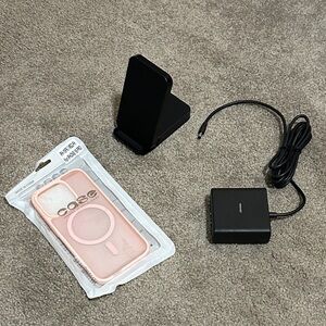 Ubiolabs Black Wireless Charger with Pink iPhone 15 Pro Case
